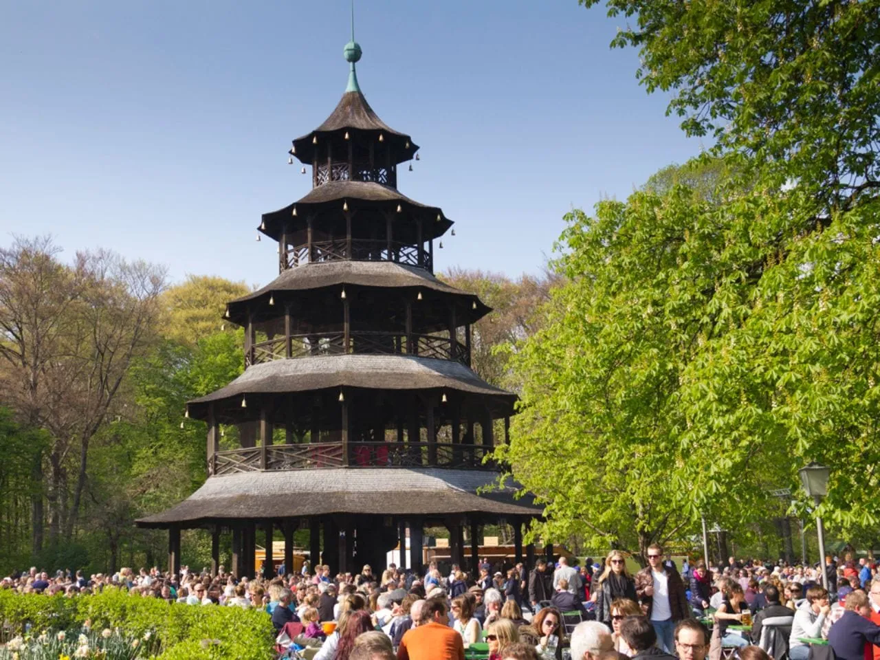 La Torre China del Jardín Inglés con su cervecería al aire libre